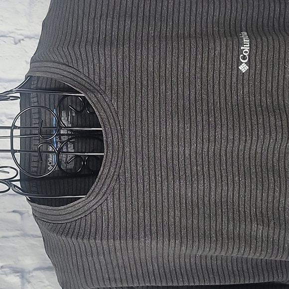 COLUMBIA Men's Black and Gray Striped Pullover Shirt Large - Picture 2 of 9